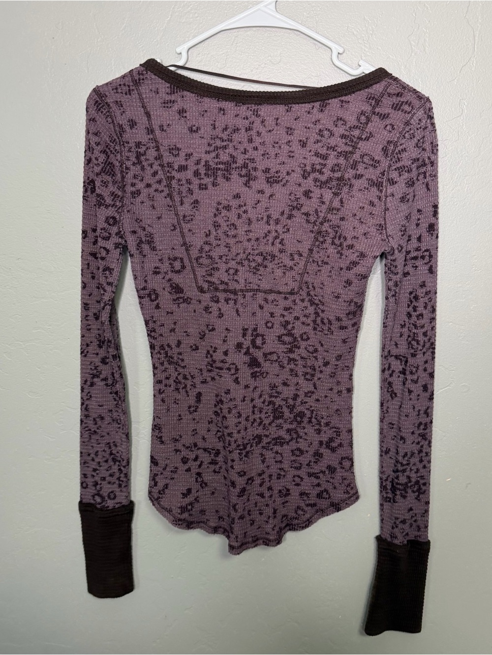 Free People WE THE FREE Women's DAVIS MOTTLED Sweater Purple Thermal Henley Sz M - Picture 2 of 5
